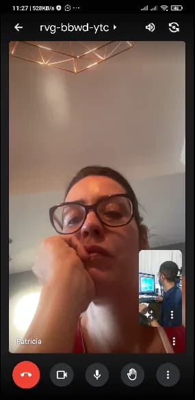 Reunião por chamada de vídeo com a Patrícia